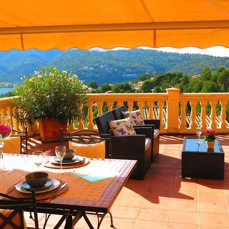 Apartamento en el Puerto de Sóller con gran terraza privada y vistas al mar. Piscina comunitaria. Localizado en un zona tranquila y muy soleada. Wifi gratis disponible. Parking. Exterior foto