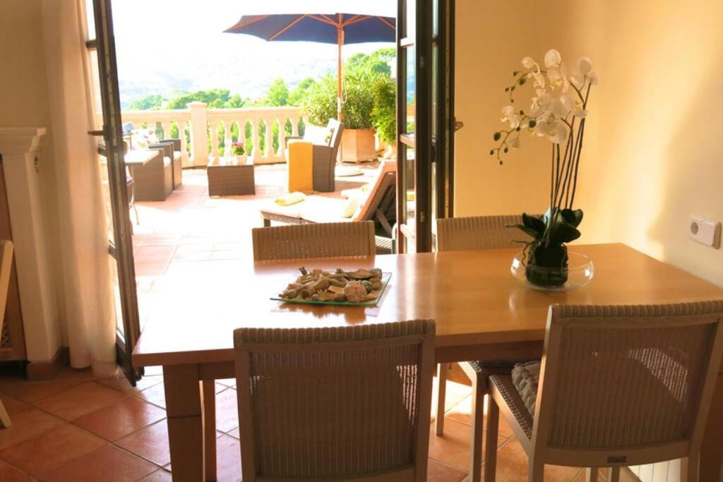 Apartamento en el Puerto de Sóller con gran terraza privada y vistas al mar. Piscina comunitaria. Localizado en un zona tranquila y muy soleada. Wifi gratis disponible. Parking. Exterior foto