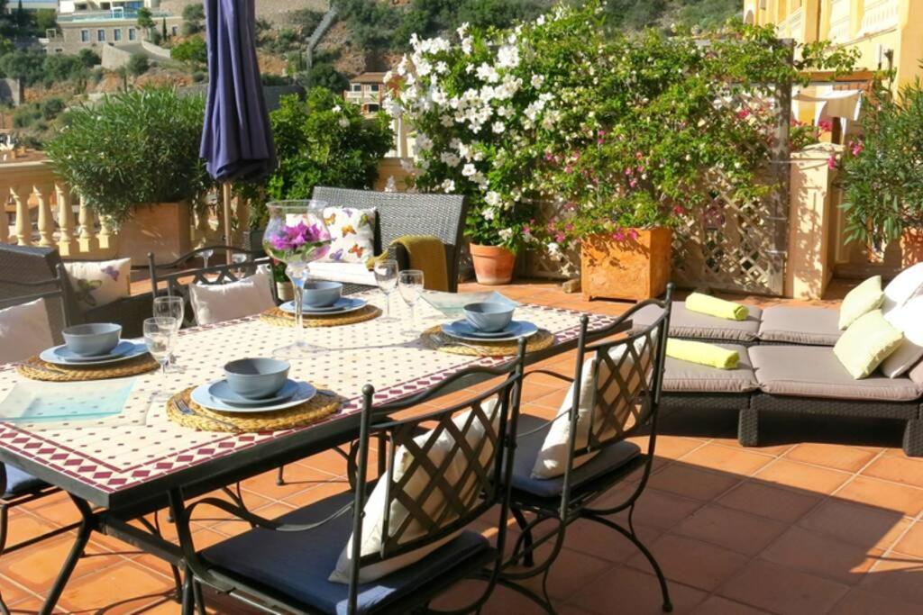 Apartamento en el Puerto de Sóller con gran terraza privada y vistas al mar. Piscina comunitaria. Localizado en un zona tranquila y muy soleada. Wifi gratis disponible. Parking. Exterior foto