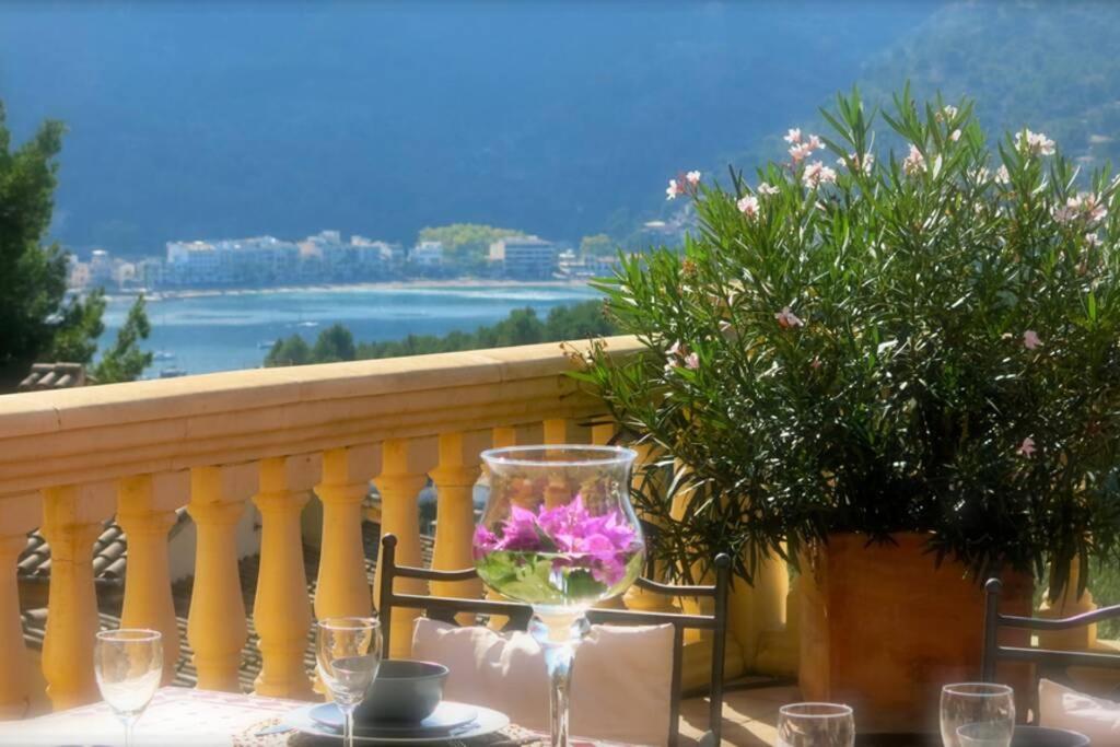 Apartamento en el Puerto de Sóller con gran terraza privada y vistas al mar. Piscina comunitaria. Localizado en un zona tranquila y muy soleada. Wifi gratis disponible. Parking. Exterior foto