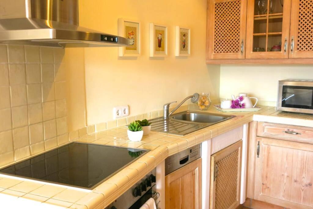 Apartamento en el Puerto de Sóller con gran terraza privada y vistas al mar. Piscina comunitaria. Localizado en un zona tranquila y muy soleada. Wifi gratis disponible. Parking. Exterior foto